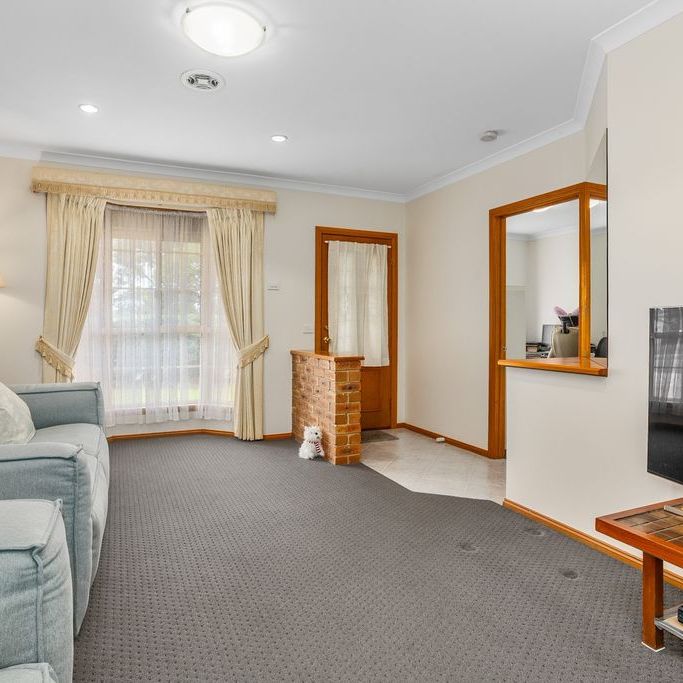 Spacious Family Home Opposite Altona Meadows Reserve - Photo 1