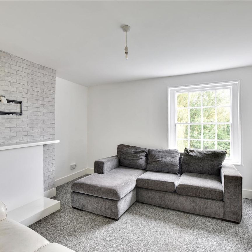 2 Bed Flat - Conversion - Photo 1