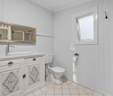 Charming 3 Bedroom Home in Prime Red Hill Location - Photo 6