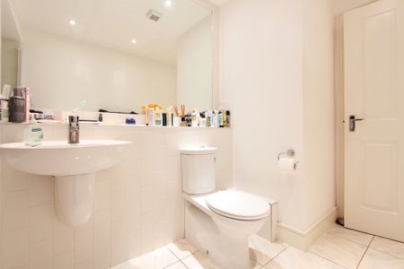 Room in a Shared Flat, Faroe House, E14 - Photo 4