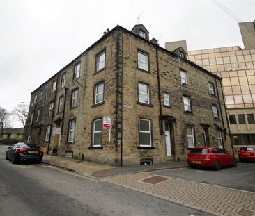 3 bed terraced house to rent in St. Johns Place, Halifax - Photo 6