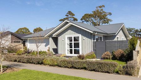 Beautifully Finished Three Bedroom Home - Photo 5