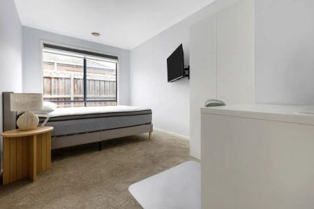 “*Move in this month and receive 2 WEEKS RENT FREE * – All Utilities included & Free Internet!**” - Photo 2