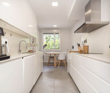 Excellent 5 Bedroom house / villa for rent in Esplugues, Barcelona - Photo 2