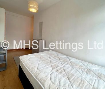 8 Bedroom Mid Terraced House for rent in Manor Drive - Photo 4