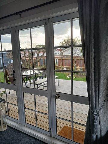 Cosy Refurbished Retreat Close to Town - Photo 4