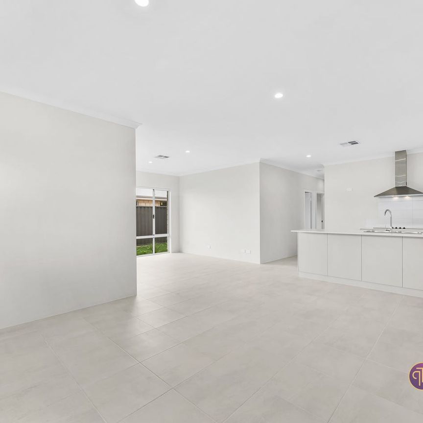 BRAND NEW 5-BEDROOM HOME IN LAKELANDS – MODERN LIVING AT ITS BEST! - Photo 1