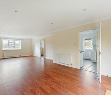 4 bedroom detached house to rent - Photo 3