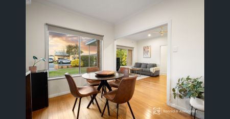 STYLISHLY RENOVATED FAMILY HOME IN PRIME CENTRAL WODONGA LOCATION - Photo 4