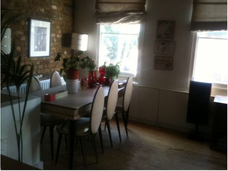 2 Bed Terraced House, Albany Mews, SE5 - Photo 3