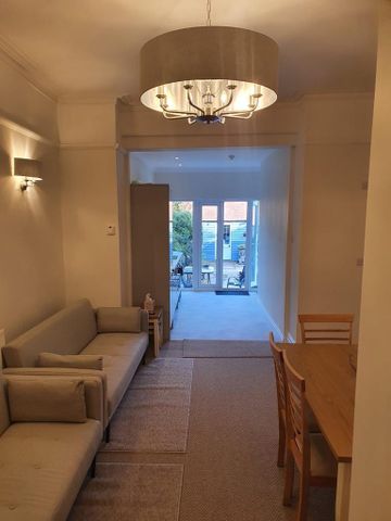 2 bedroom ground floor flat to rent - Photo 2