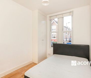 3 bedroom flat to rent - Photo 4