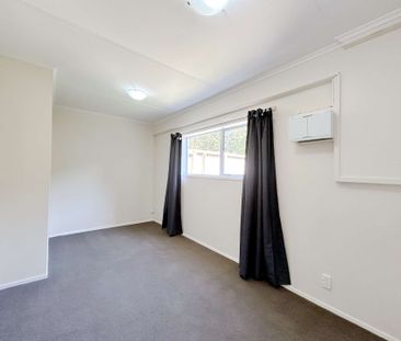 Spacious one bedroom unit plus carpark - Photo 2