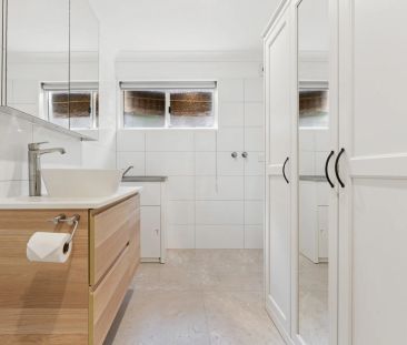 Modern, Spacious & Light-Filled Unit in Brighton with Pool Access! - Photo 2