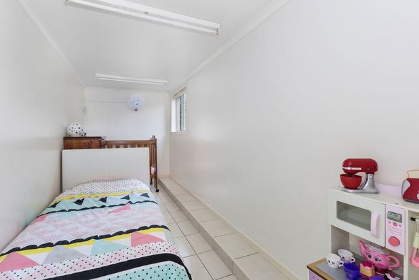 Modern, spacious and private - Photo 1