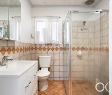 Open The Door to a Spacious, Charming & Central Unit in Broadview - Photo 5