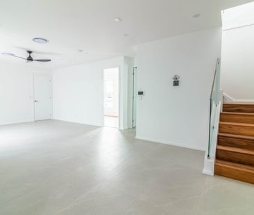 PREMIUM BRAND-NEW FAMILY RESIDENCE FOR LEASE!!! - Photo 2