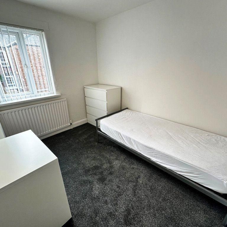 4 bedroom house to rent - Photo 1