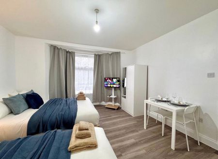 Studio Flat, Monks Park, HA9 - Photo 2