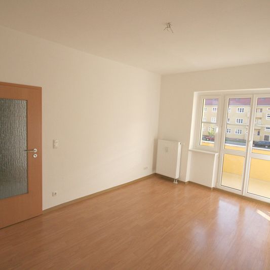 Lichtdurchflutete 3-Zimmer Wohnung in der Curiesiedlung mit Tiefgarage und Gartenblick - Photo 1