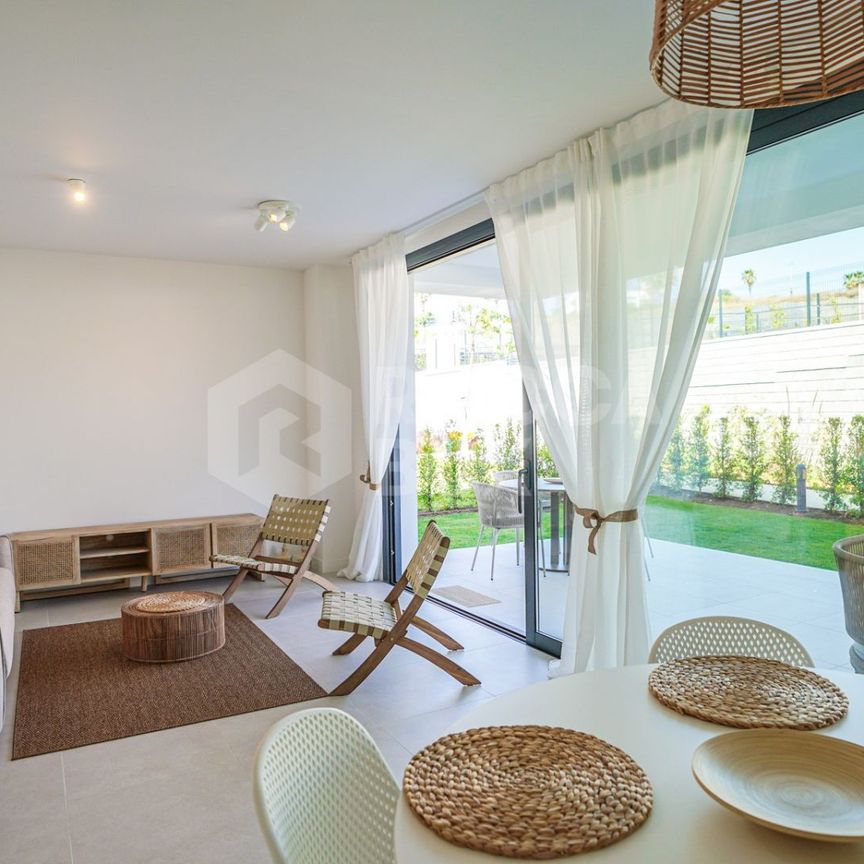 Stunning Brand New Luxury Ground Floor Apartment with Great Amenities - Foto 1
