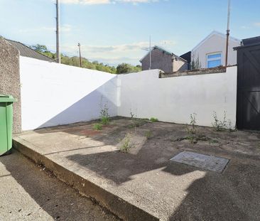 Semi-detached house to rent on - Photo 4