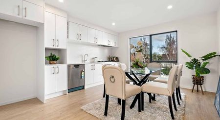 Modern townhouse situated at rear with garden - Photo 5