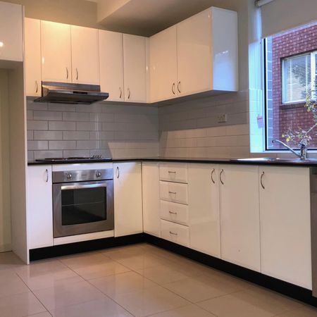 2/31 Kembla Street, Wollongong NSW 2500, Wollongong - Photo 3
