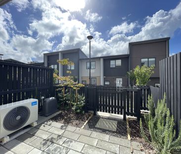 Modern 2 Bedrooms Low Maintenance - Photo 3