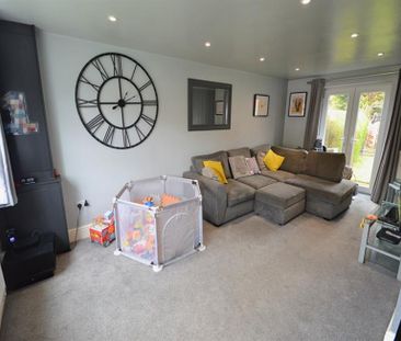 2 Bedroom End Terrace To Let - Photo 1