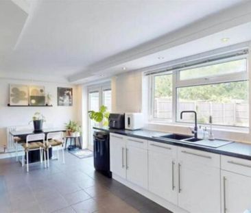 3 bedroom semi-detached house to rent - Photo 5