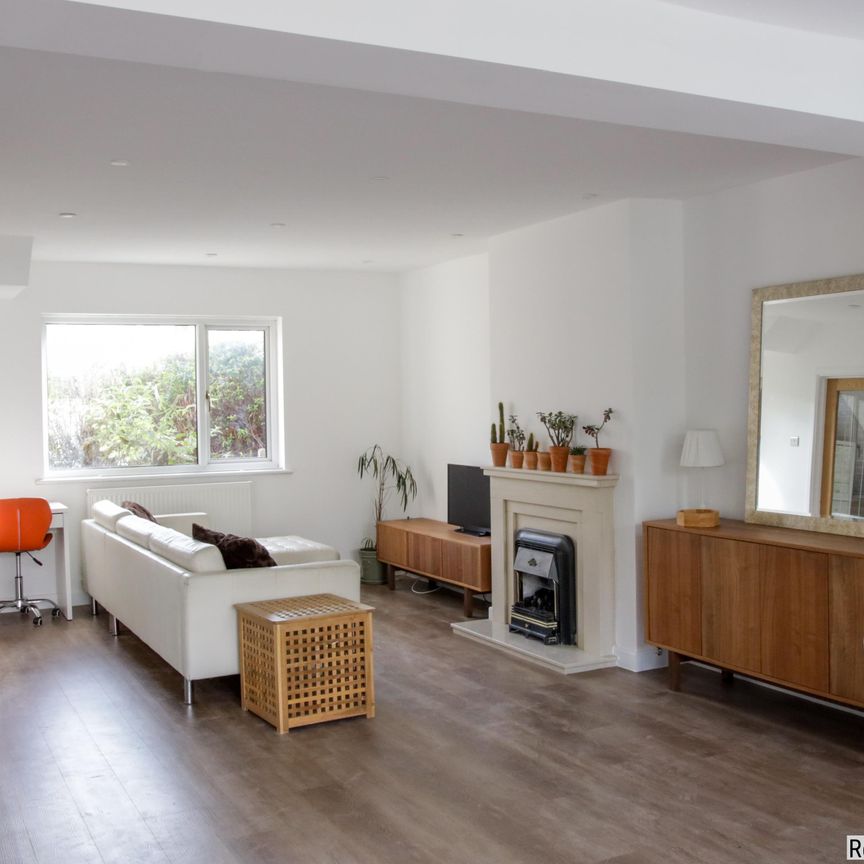 4 bed Semi-detached in Amberley Road , Patchway, Bristol, BS34 6BX - Photo 1