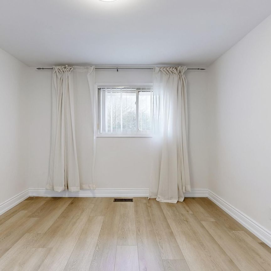 For Lease - 25 Mid Pines Road, Toronto, Ontario - Photo 1