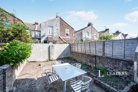 4 bedroom terraced house to rent - Photo 2