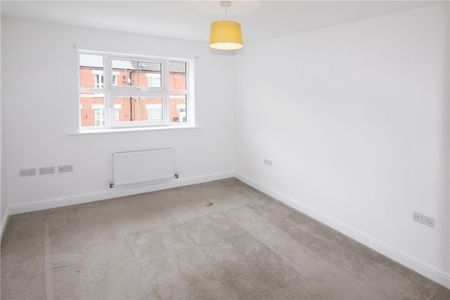 2 Bedroom House to Rent in Grove Road, Rushden, Northants, NN10 - Photo 3