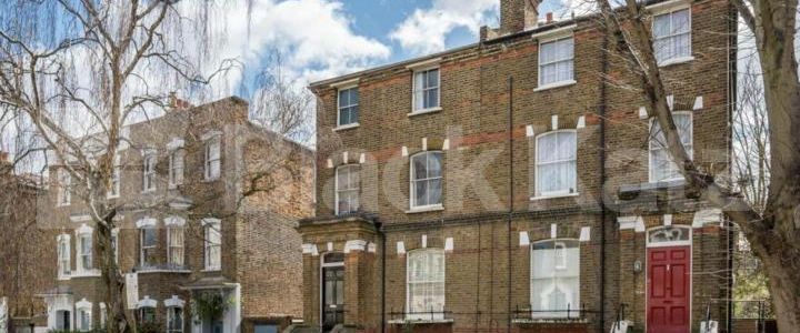 Spacious Three-Bedroom Apartment – Penn Road, N7 - Photo 1