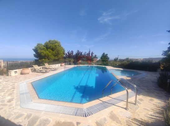 Βίλα για ενοικίαση Πρασσάς (Νέα Αλικαρνασσός) - Φωτογραφία 1