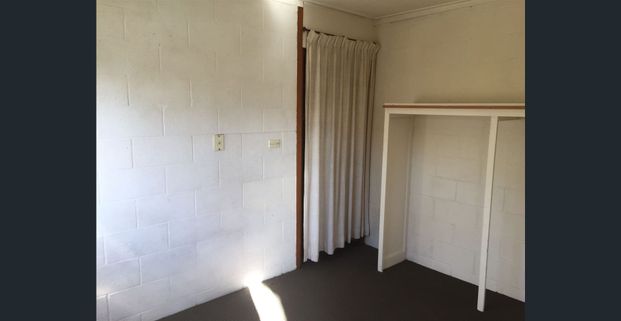 Low maintenance living awaits! - Photo 1