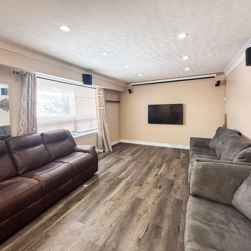 For Lease - 380 Arbor Court Unit# Main floor, Oshawa, Ontario - Photo 1