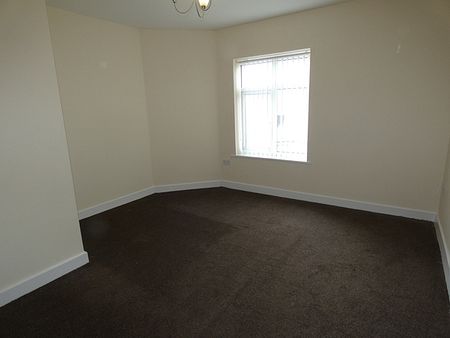 Empress Drive Flat 6 - Photo 4