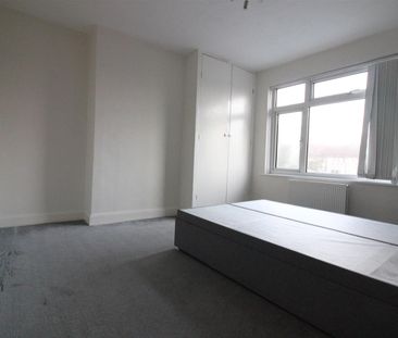 Petts Hill, Northolt - Photo 2