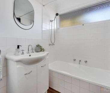 PERFECTLY PRESENTED | GREAT LOCATION | MODERN - Photo 5