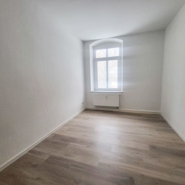 Geräumige 3-Raum-Familienwohnung im Grünen - Krumhermersdorfer Straße in Zschopau! - Photo 1