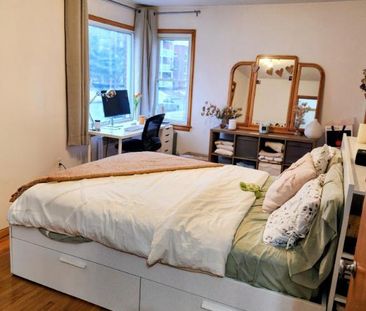 6 1/2: lumineux, grandes chambres, balcons et cours - Photo 2