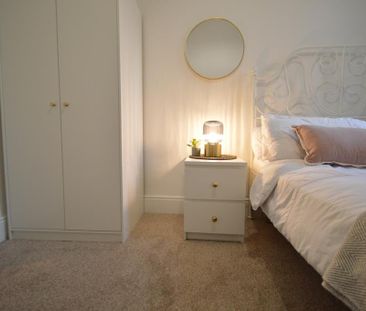 2 bedroom ground floor flat to rent - Photo 2