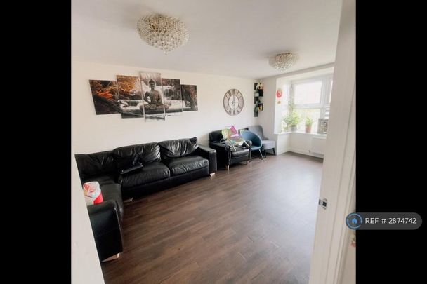 4 bedroom detached house to rent - Photo 1