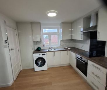 3 bedroom flat to rent - Photo 6