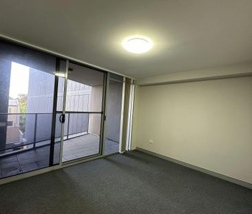 TWO BEDROOM APARTMENT IN THE HEART OF BANKSTOWN CBD - Photo 5