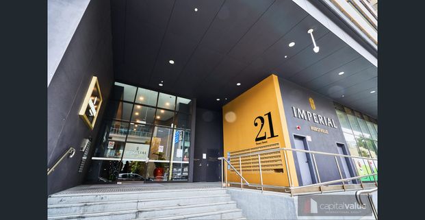 4-Month Lease – Oversized Apartment in Imperial Hurstville - Photo 1