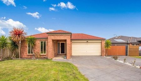 Stylish and Modern Family Home in Quiet Berwick Court! - Photo 3